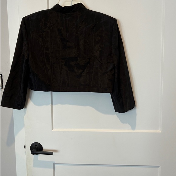 Chic Black Sleeveless Midi Dress with removable jacket      B1 - Picture 9 of 9